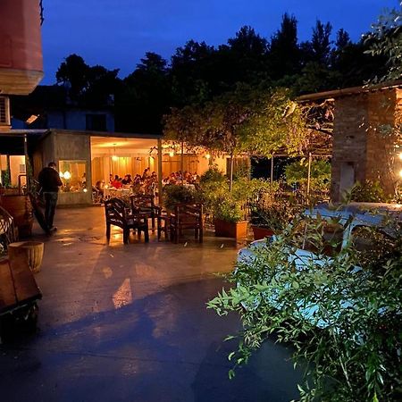 Amare Ristorante Locanda Чертоза ди Павия Екстериор снимка